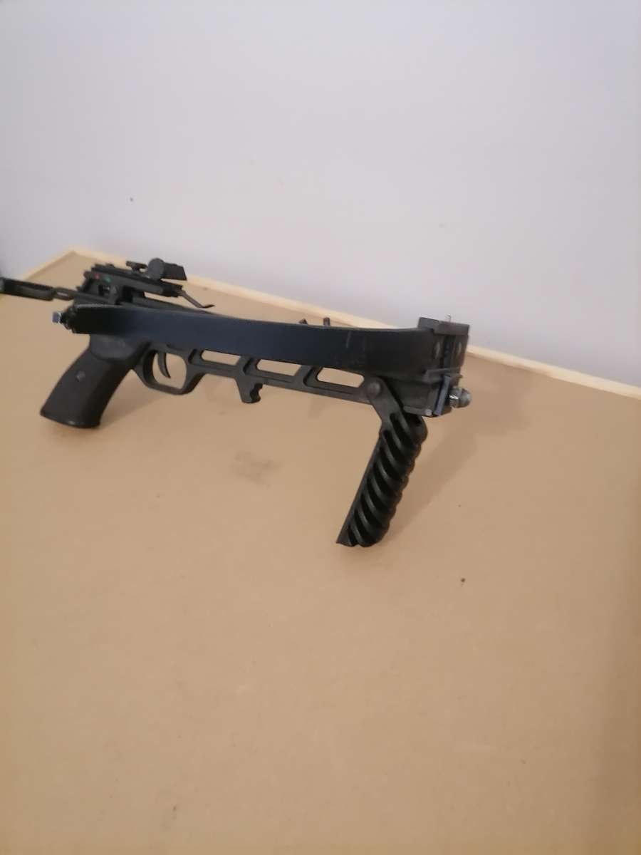 Crisbow Defender - EXCELLENT CONDITION