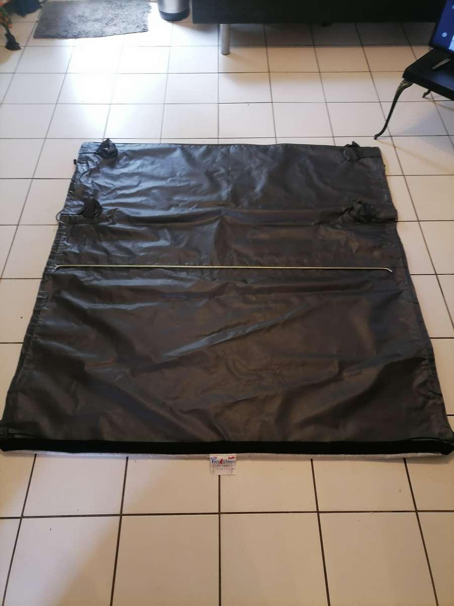 Toyota Clubcab / Cab and a half Cover with Stabilizer Bar Brand New Never Been Used - 1,75m x 1,61m