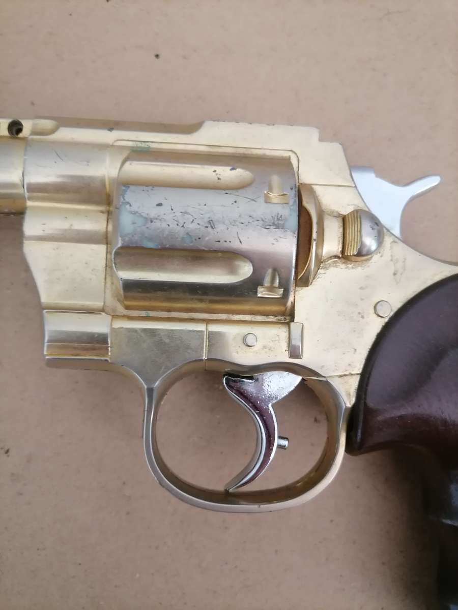 Magnum 44 Gun Lighter 30 CM - NOT TESTED AS IT DOSE NOT HAVE GAS - WOODEN GRIP