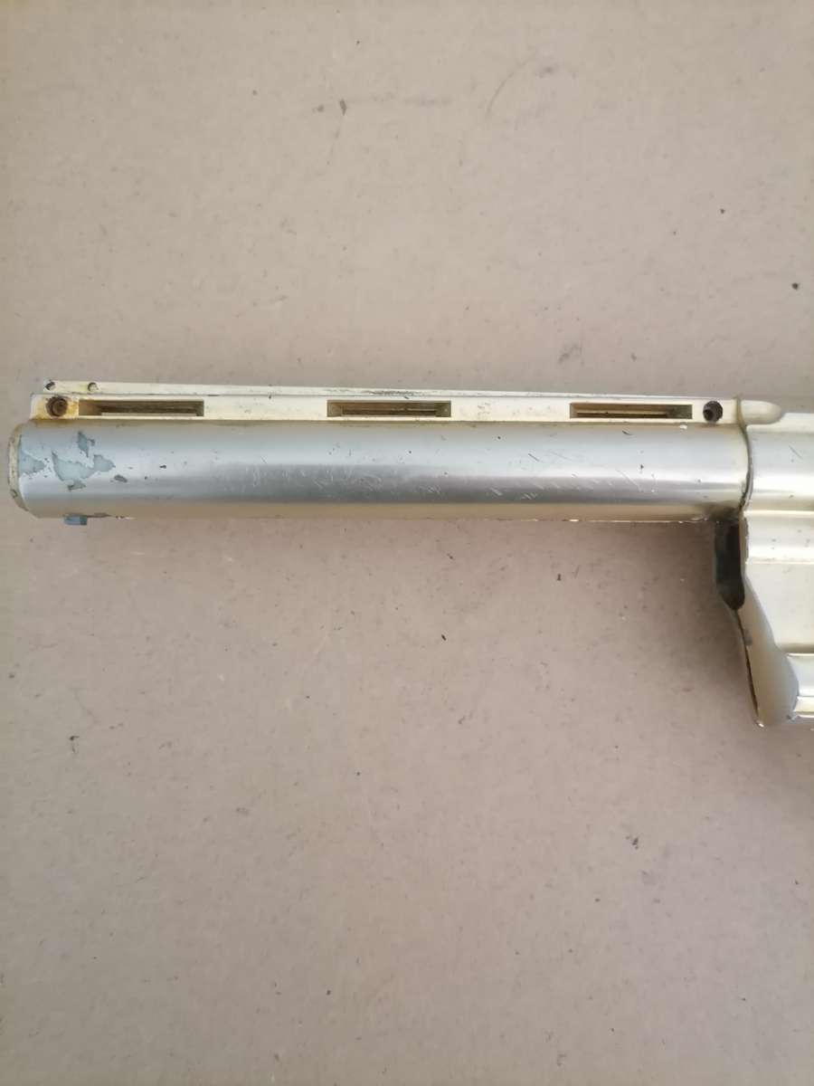 Magnum 44 Gun Lighter 30 CM - NOT TESTED AS IT DOSE NOT HAVE GAS - WOODEN GRIP