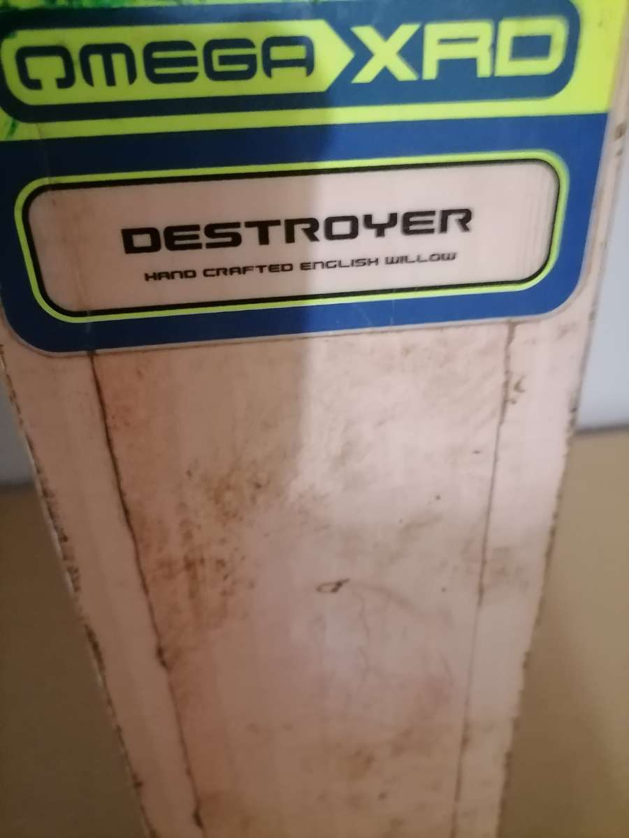 Gray Nicolls omega xrd Destroyer no 4 Cricket Bat Hand Crafted from English Willow