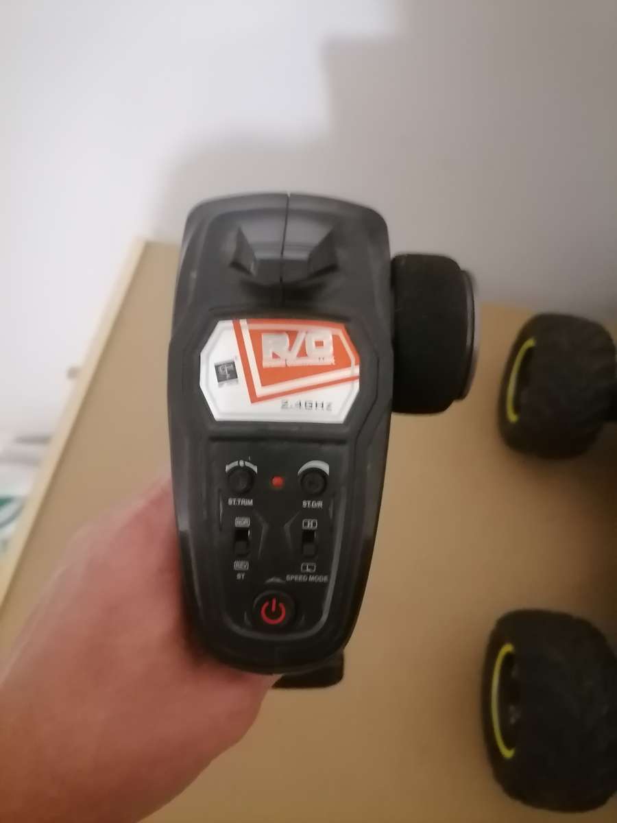 GP TOYS - R/C 1/12 2.4GHz 2WD / 36km/h X9115 Brushed Truck (32cm long) - RED - WORKING CONDITION