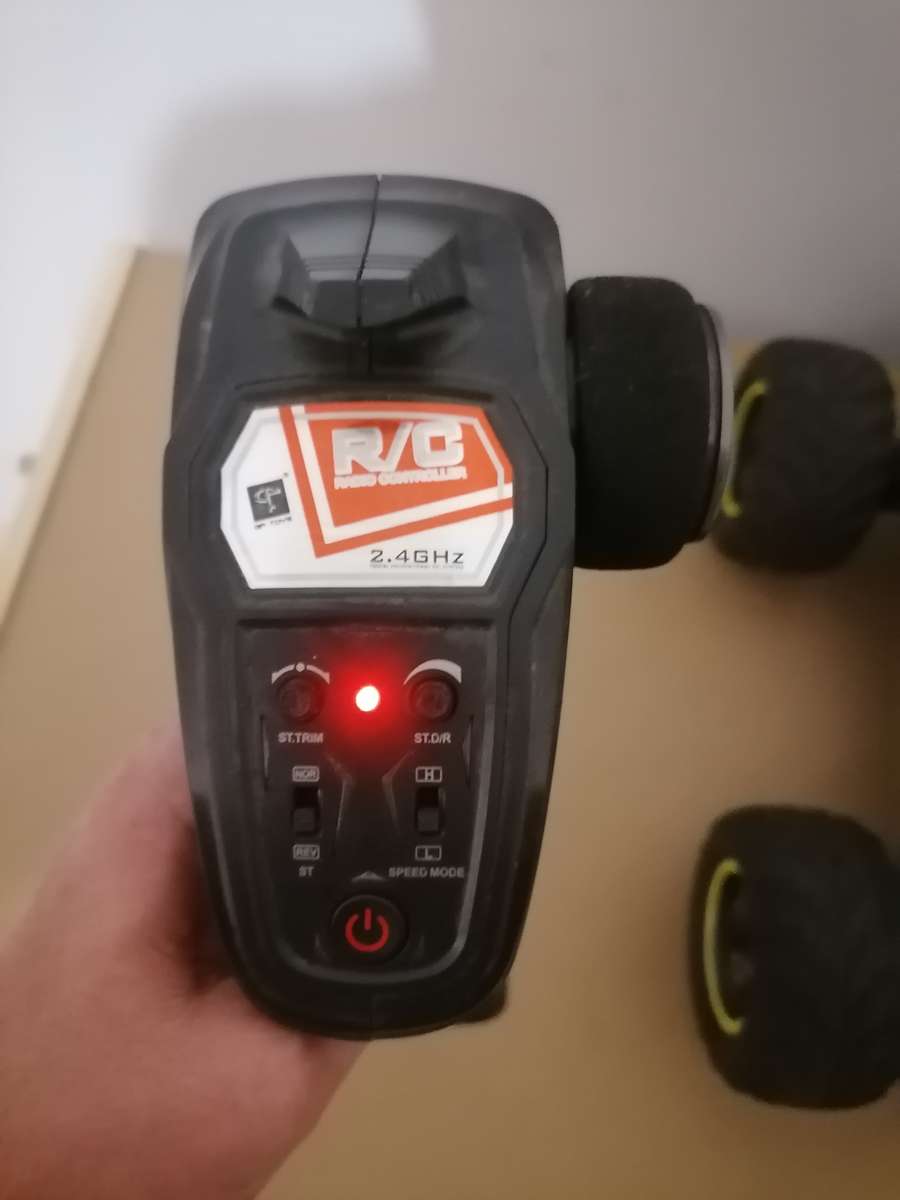 GP TOYS - R/C 1/12 2.4GHz 2WD / 36km/h X9115 Brushed Truck (32cm long) - RED - WORKING CONDITION