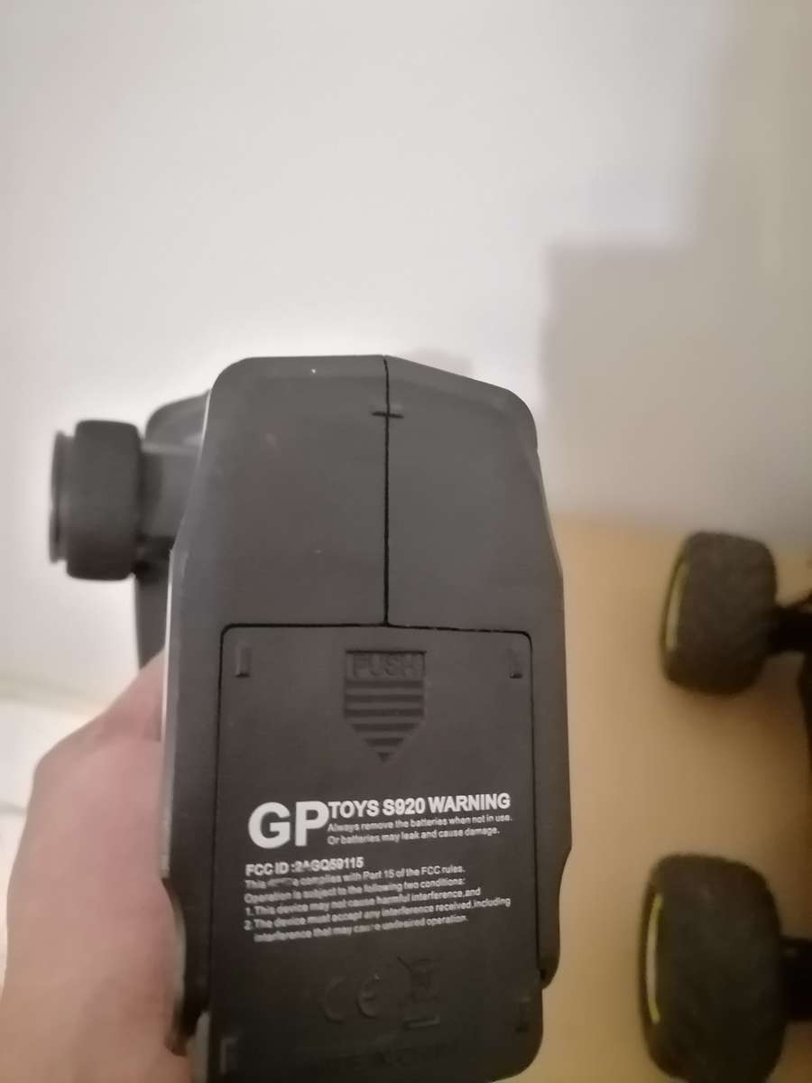 GP TOYS - R/C 1/12 2.4GHz 2WD / 36km/h X9115 Brushed Truck (32cm long) - RED - WORKING CONDITION