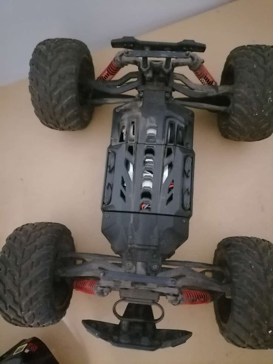 GP TOYS - R/C 1/12 2.4GHz 2WD / 36km/h X9115 Brushed Truck (32cm long) - RED - WORKING CONDITION