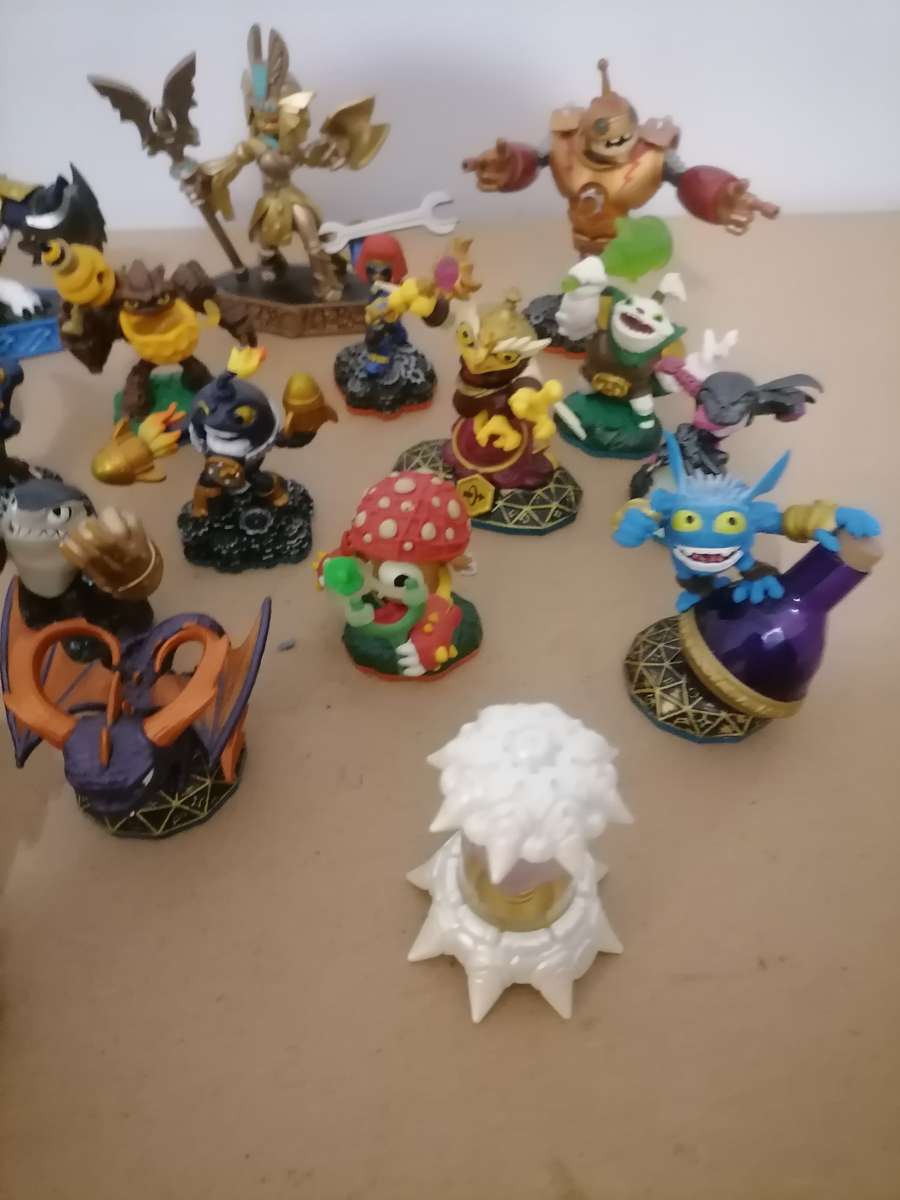Skylanders 22 Figures - Don't Miss Out