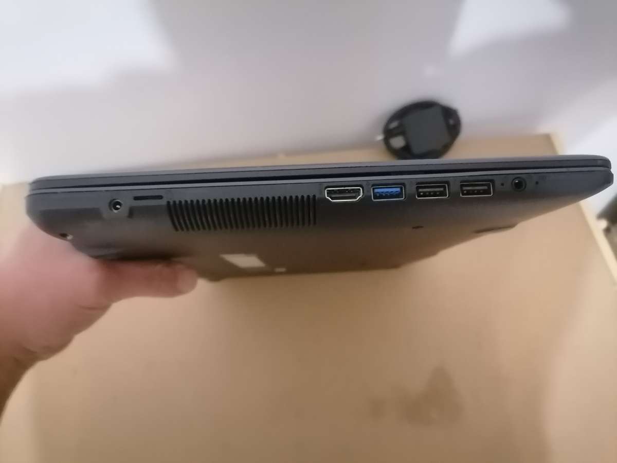 Asus vivobook x543ua-gq3338t - i3 6th or 7th Gen - ORIGINAL CHARGER - EXCELLENT CONDITION - 15,6 inc
