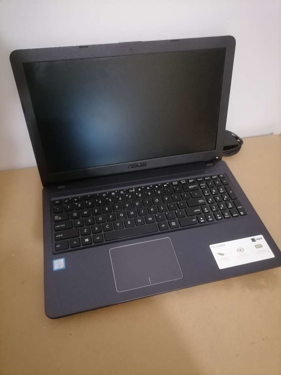 Asus vivobook x543ua-gq3338t - i3 6th or 7th Gen - ORIGINAL CHARGER - EXCELLENT CONDITION - 15,6 inc