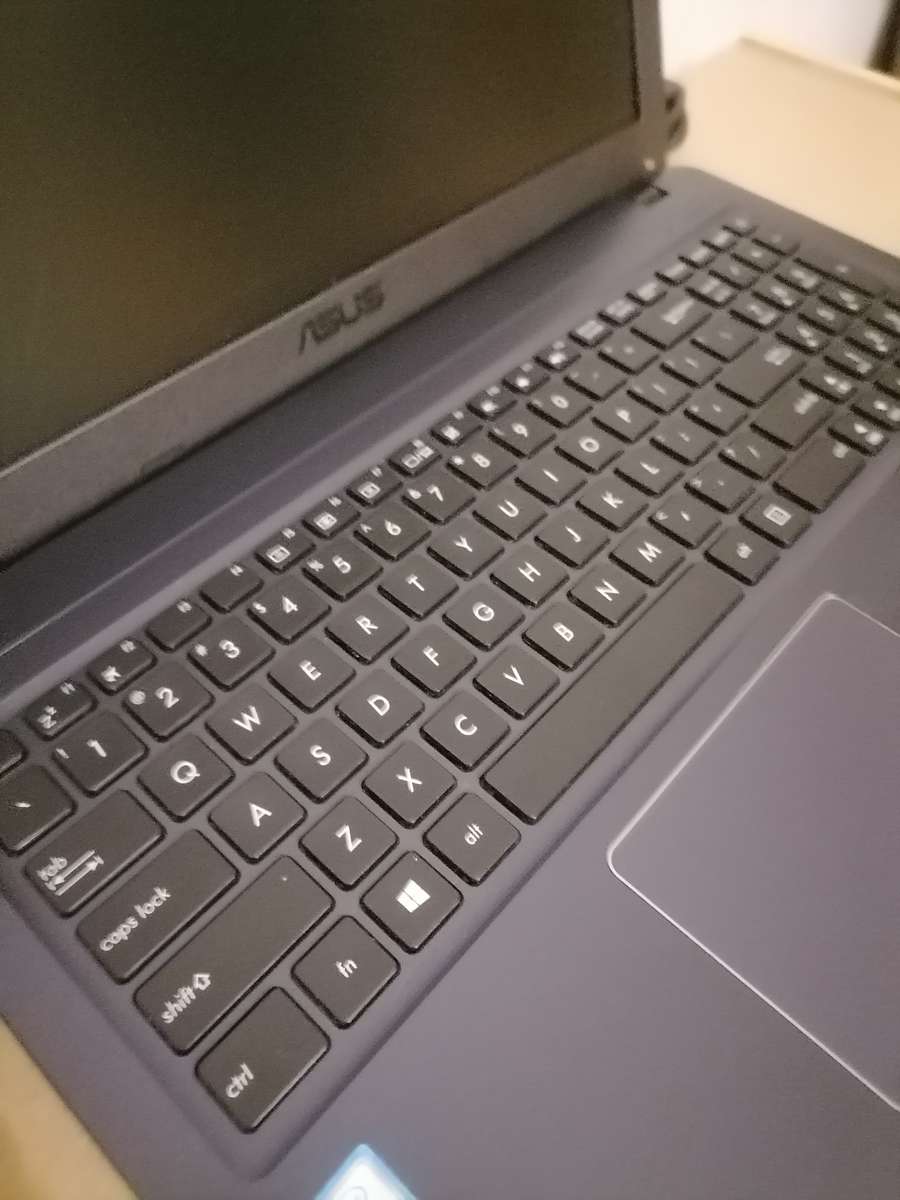 Asus vivobook x543ua-gq3338t - i3 6th or 7th Gen - ORIGINAL CHARGER - EXCELLENT CONDITION - 15,6 inc