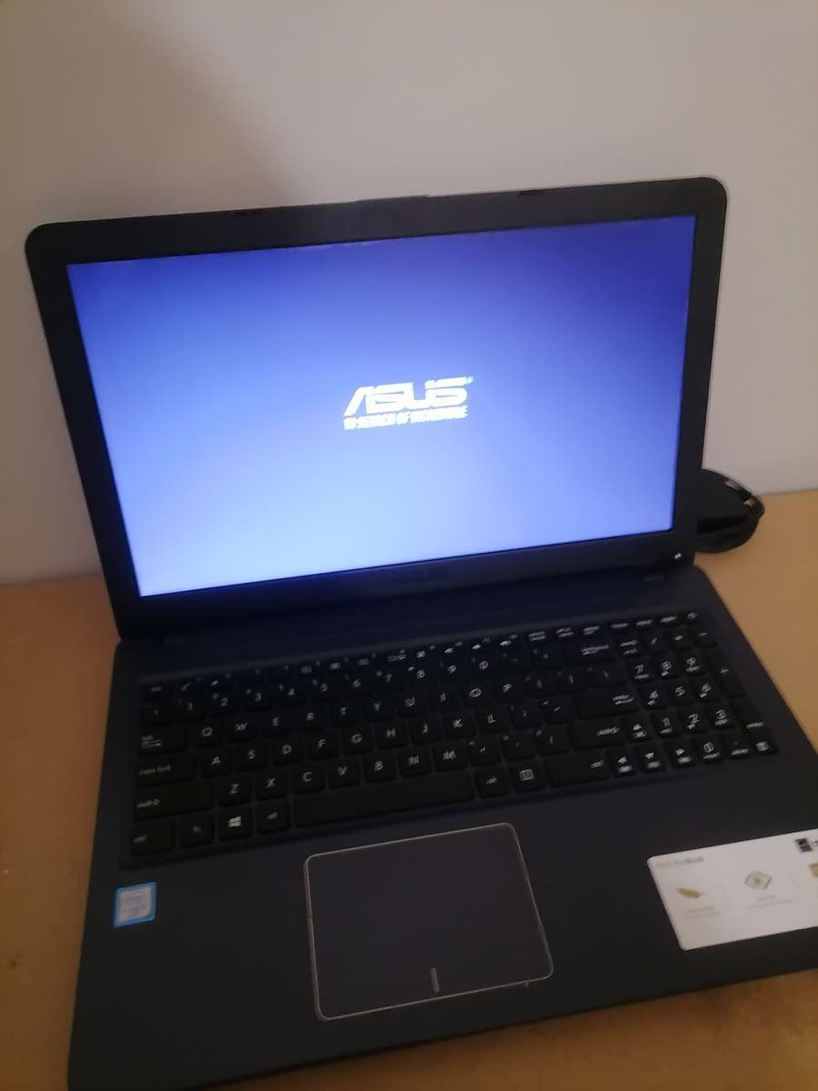 Asus vivobook x543ua-gq3338t - i3 6th or 7th Gen - ORIGINAL CHARGER - EXCELLENT CONDITION - 15,6 inc