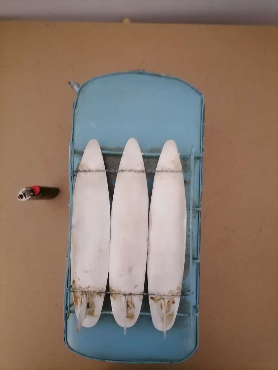 LARGE 30CM LONG VINTAGE VW STYLE SLIT WINDOW SAMBA BUS WITH SURFBOARDS TIN METAL CAMPER