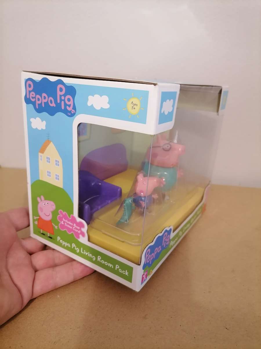 Peppa Pig Living Room Pack with George figure, Daddy Pig, Dino, a TV set & a sofa BRAND NEW 2008