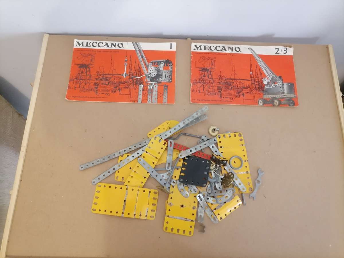 VINTAGE Meccano LIMITED BINNS ROAD LIVERPOOL 13 ENGLAND BOOKS 1/2/3 - REST FOR FREE