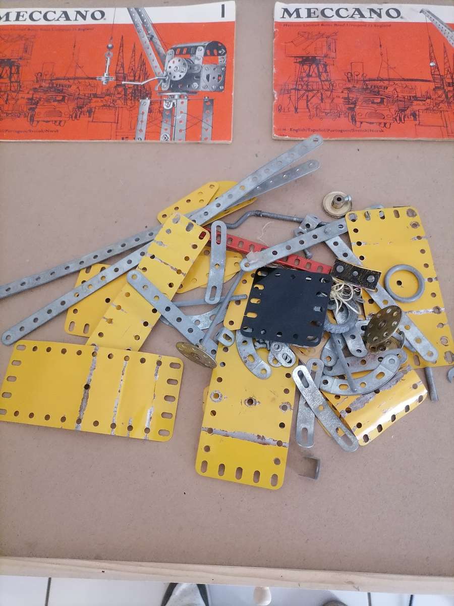 VINTAGE Meccano LIMITED BINNS ROAD LIVERPOOL 13 ENGLAND BOOKS 1/2/3 - REST FOR FREE