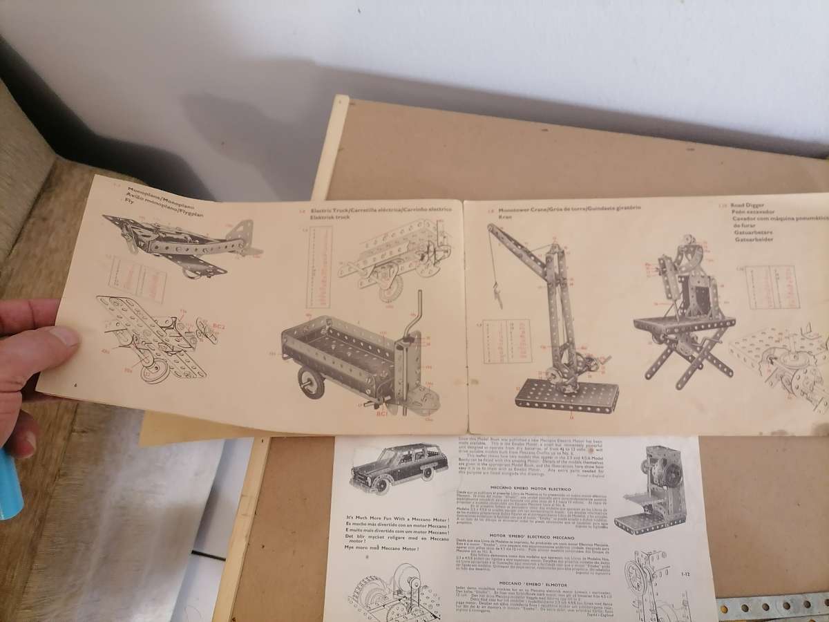 VINTAGE Meccano LIMITED BINNS ROAD LIVERPOOL 13 ENGLAND BOOKS 1/2/3 - REST FOR FREE