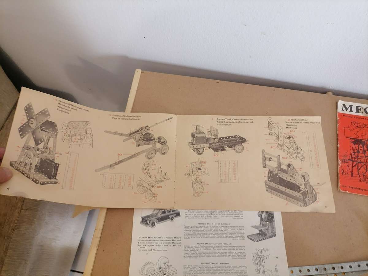 VINTAGE Meccano LIMITED BINNS ROAD LIVERPOOL 13 ENGLAND BOOKS 1/2/3 - REST FOR FREE