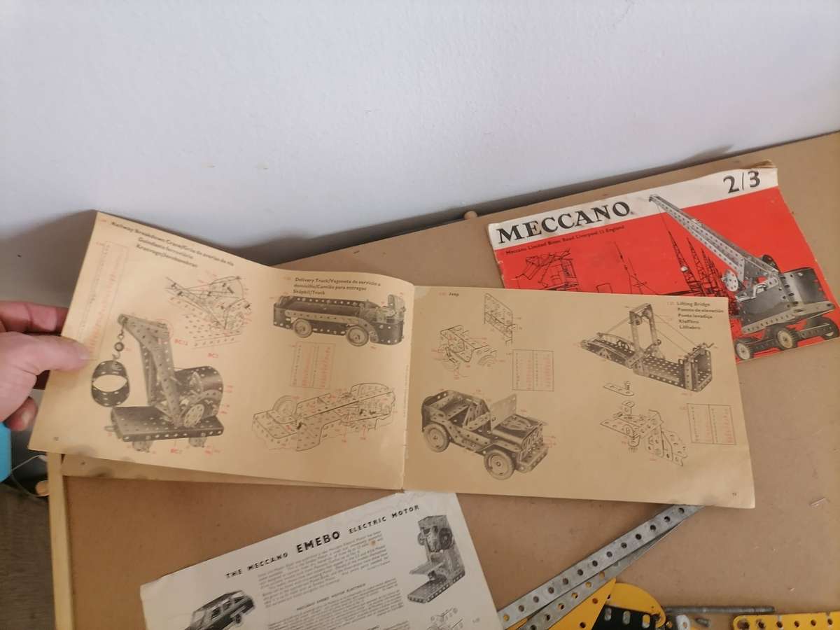 VINTAGE Meccano LIMITED BINNS ROAD LIVERPOOL 13 ENGLAND BOOKS 1/2/3 - REST FOR FREE