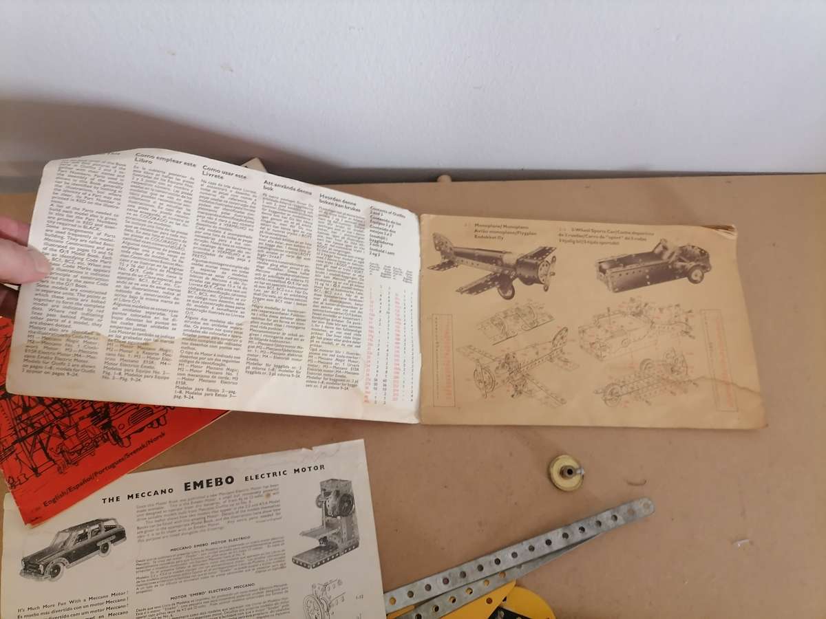 VINTAGE Meccano LIMITED BINNS ROAD LIVERPOOL 13 ENGLAND BOOKS 1/2/3 - REST FOR FREE