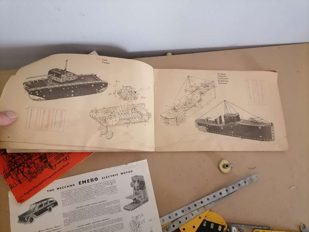 VINTAGE Meccano LIMITED BINNS ROAD LIVERPOOL 13 ENGLAND BOOKS 1/2/3 - REST FOR FREE