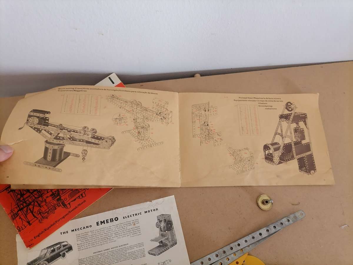 VINTAGE Meccano LIMITED BINNS ROAD LIVERPOOL 13 ENGLAND BOOKS 1/2/3 - REST FOR FREE