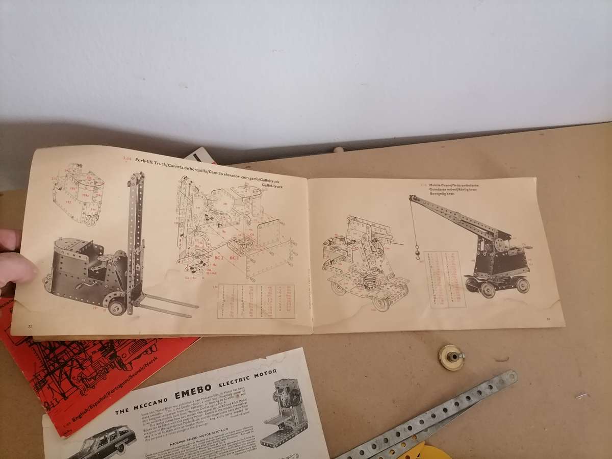 VINTAGE Meccano LIMITED BINNS ROAD LIVERPOOL 13 ENGLAND BOOKS 1/2/3 - REST FOR FREE