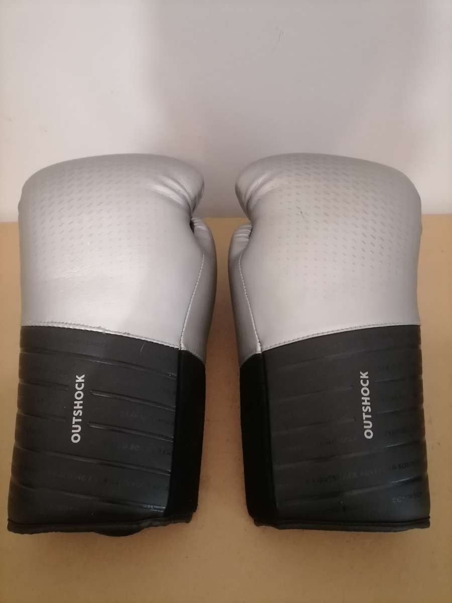 OUTSHOCK Boxing Sparring Gloves 900 - Size_Weight / 16 Oz - Black/Silver - Advanced Boxing Gear
