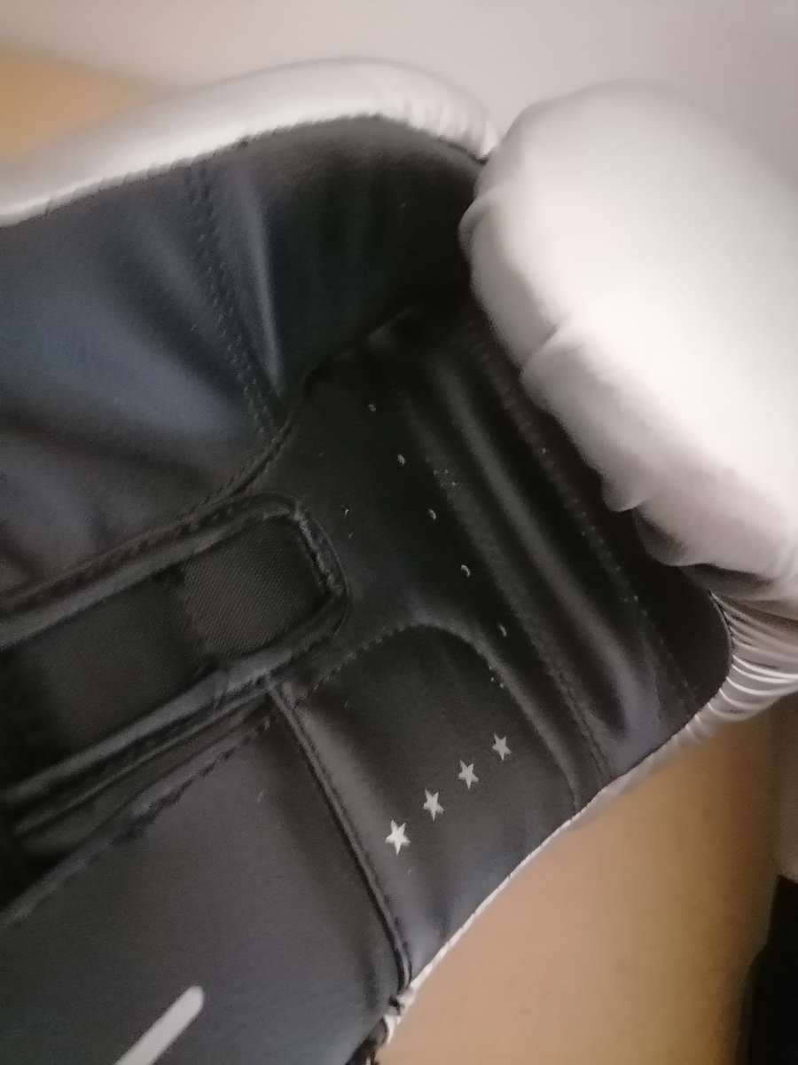 OUTSHOCK Boxing Sparring Gloves 900 - Size_Weight / 16 Oz - Black/Silver - Advanced Boxing Gear