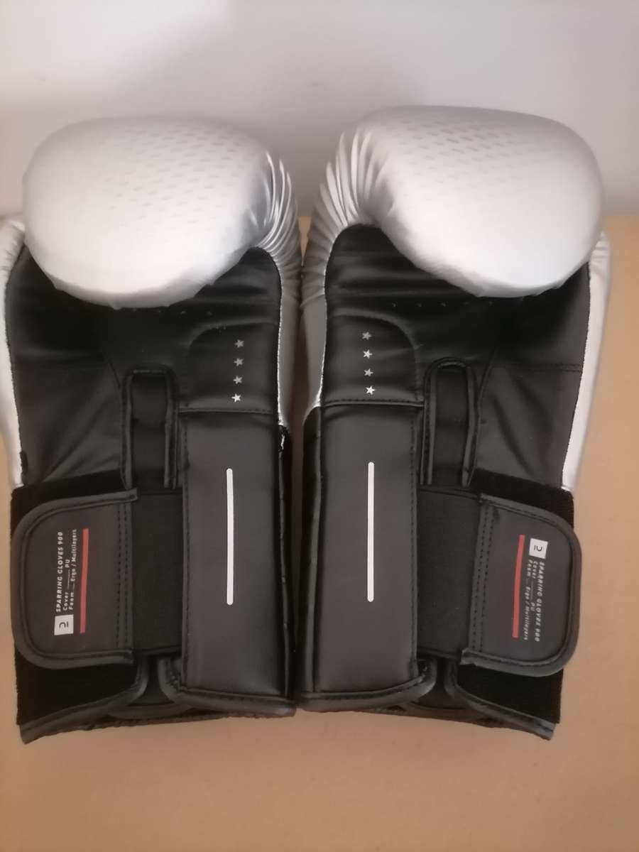 OUTSHOCK Boxing Sparring Gloves 900 - Size_Weight / 16 Oz - Black/Silver - Advanced Boxing Gear