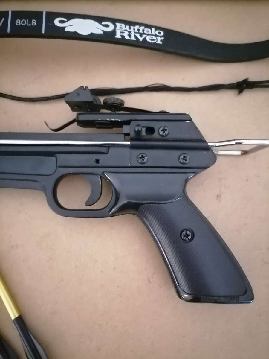 BUFFALO RIVER 80 LB CROSSBOW **TOP OF THE RANGE CROSSBOW** *GREAT PRICE** COMPLETE WITH 2 ARROWS