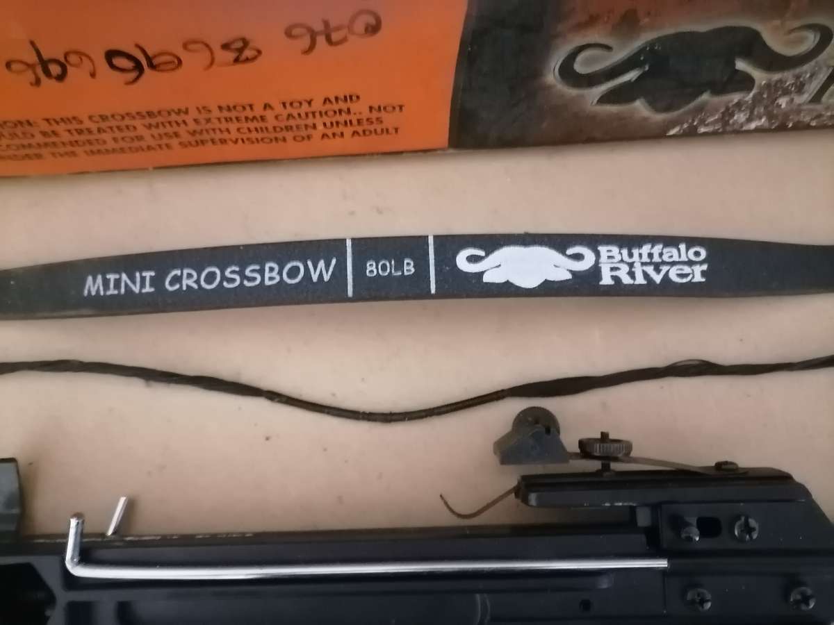 BUFFALO RIVER 80 LB CROSSBOW **TOP OF THE RANGE CROSSBOW** *GREAT PRICE** COMPLETE WITH 2 ARROWS