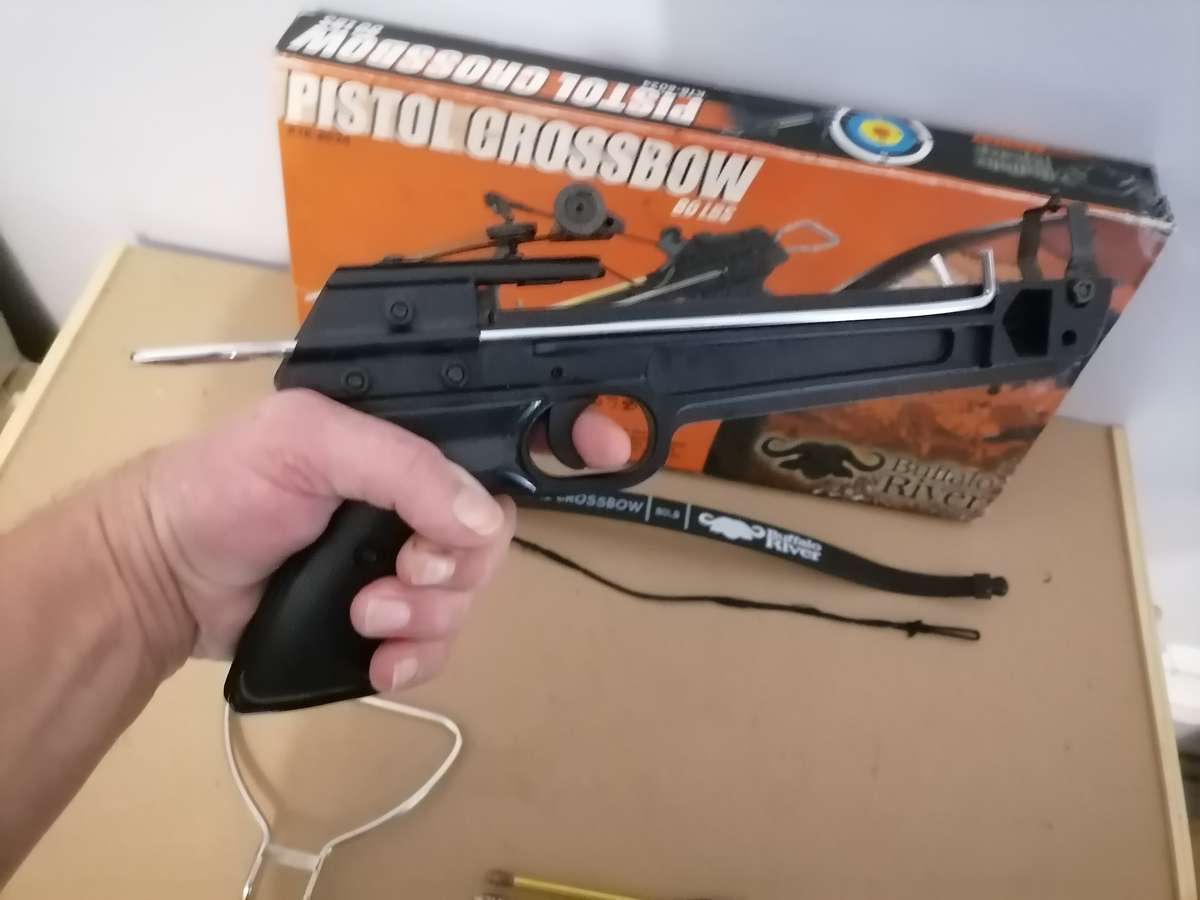 BUFFALO RIVER 80 LB CROSSBOW **TOP OF THE RANGE CROSSBOW** *GREAT PRICE** COMPLETE WITH 2 ARROWS