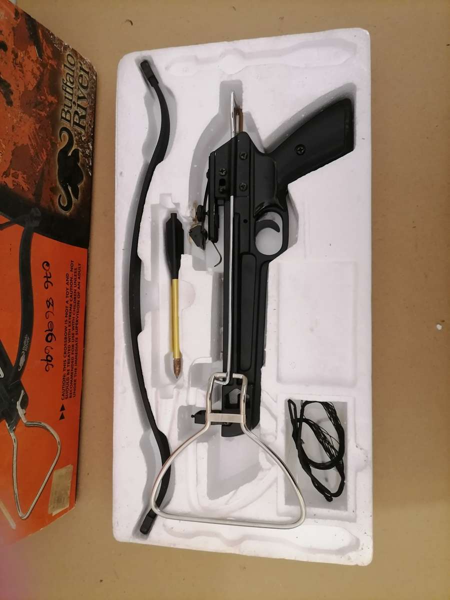 BUFFALO RIVER 80 LB CROSSBOW **TOP OF THE RANGE CROSSBOW** *GREAT PRICE** COMPLETE WITH 2 ARROWS