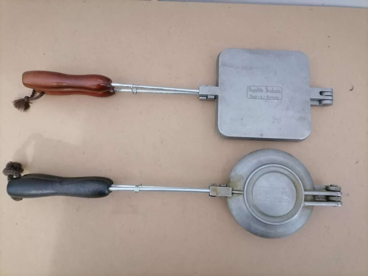 Nice Vintage Toast-A-Bun Jaffle Toaster By Snackle Products & Toast - A - Sandwich