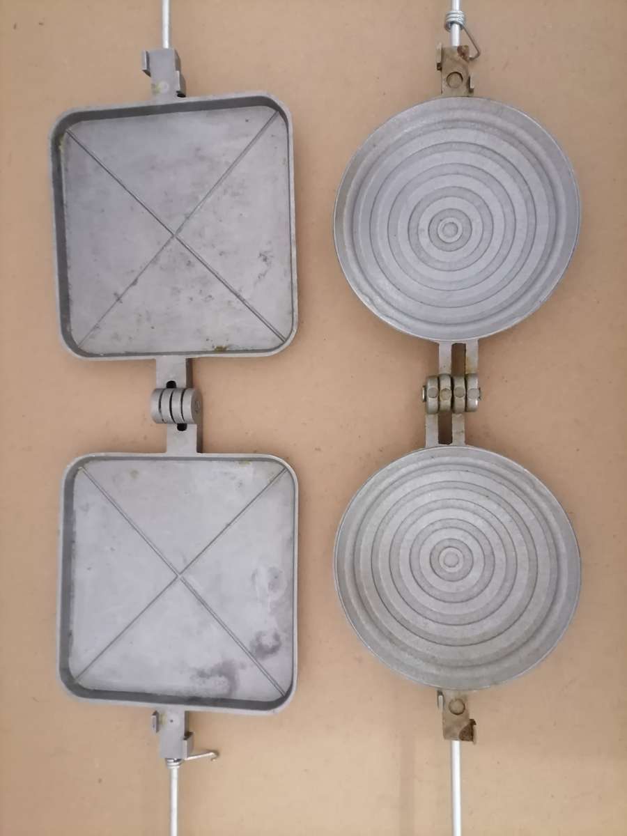 Nice Vintage Toast-A-Bun Jaffle Toaster By Snackle Products & Toast - A - Sandwich