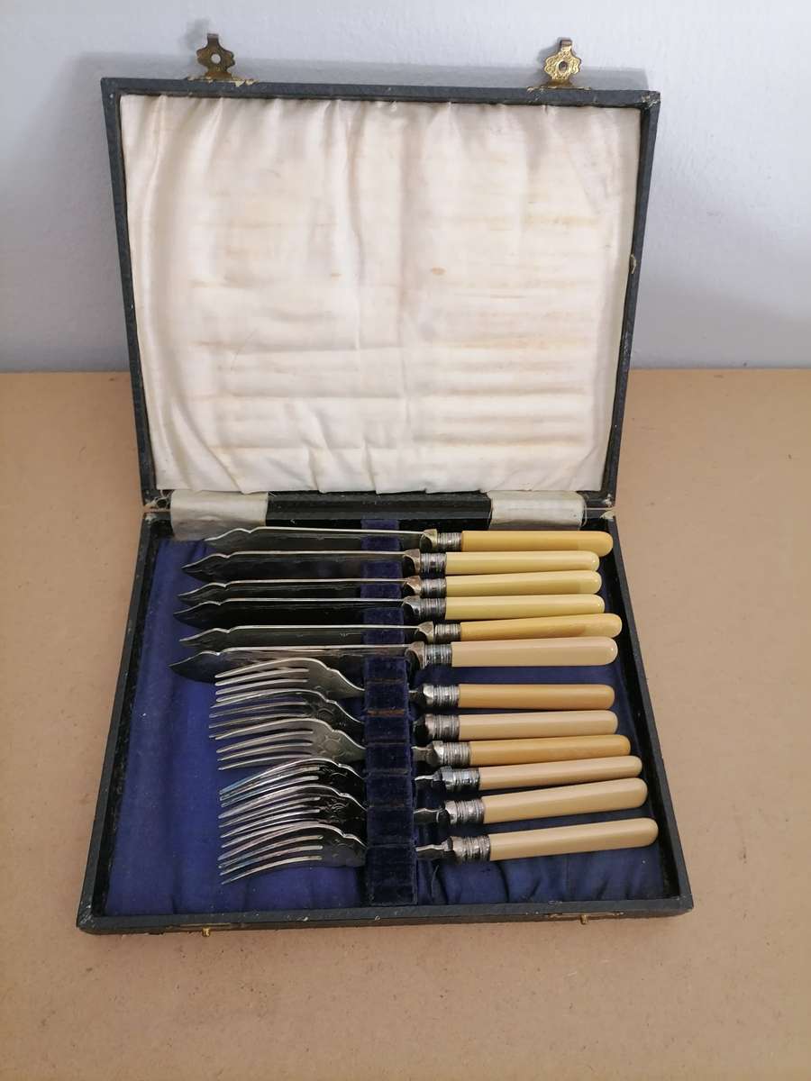 Set Of 12 Vintage Mappin & Webb Fish Forks & Knives With Case