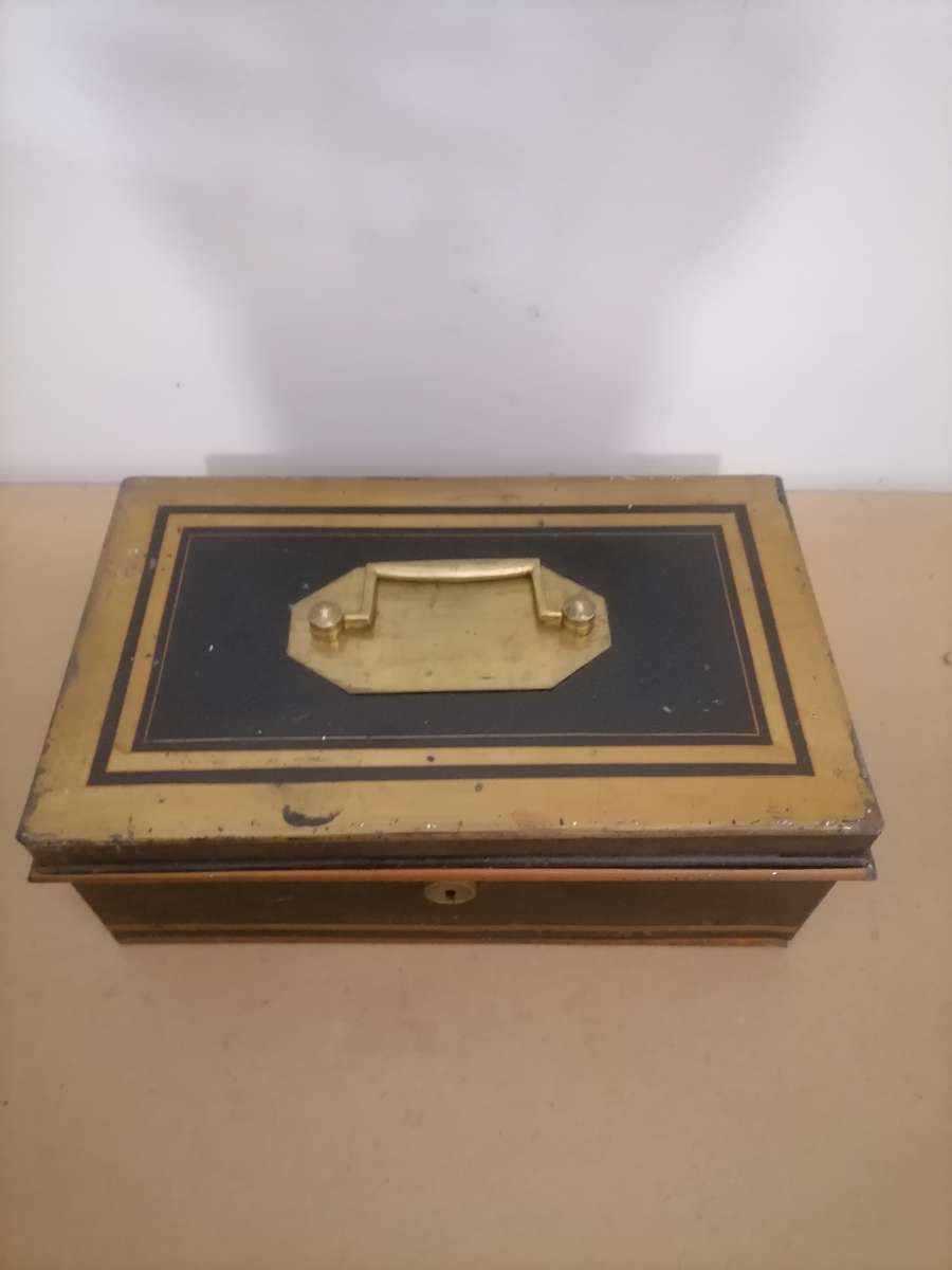 50s vintage black & gold cash tin - British made - LARGE - 31 CM X 19 CM X 12 CM - AMAZING CONDITION