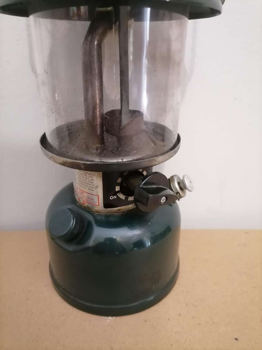 VINTAGE 1989 COLEMAN MODEL 214A700 KEROSENE LANTERN, ORIGINAL GLASS - MADE IN USA 0591 - WORKING