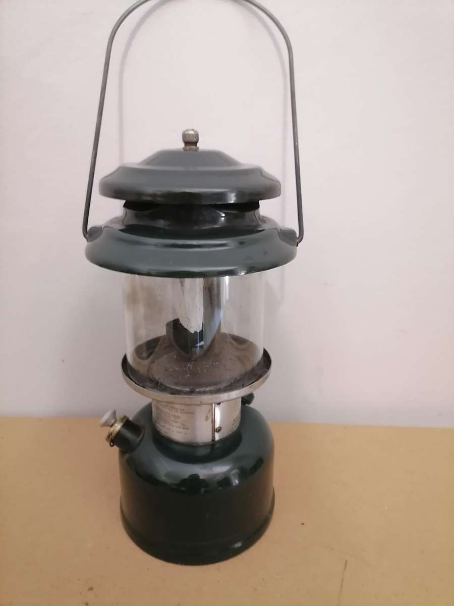 VINTAGE 1989 COLEMAN MODEL 214A700 KEROSENE LANTERN, ORIGINAL GLASS - MADE IN USA 0591 - WORKING