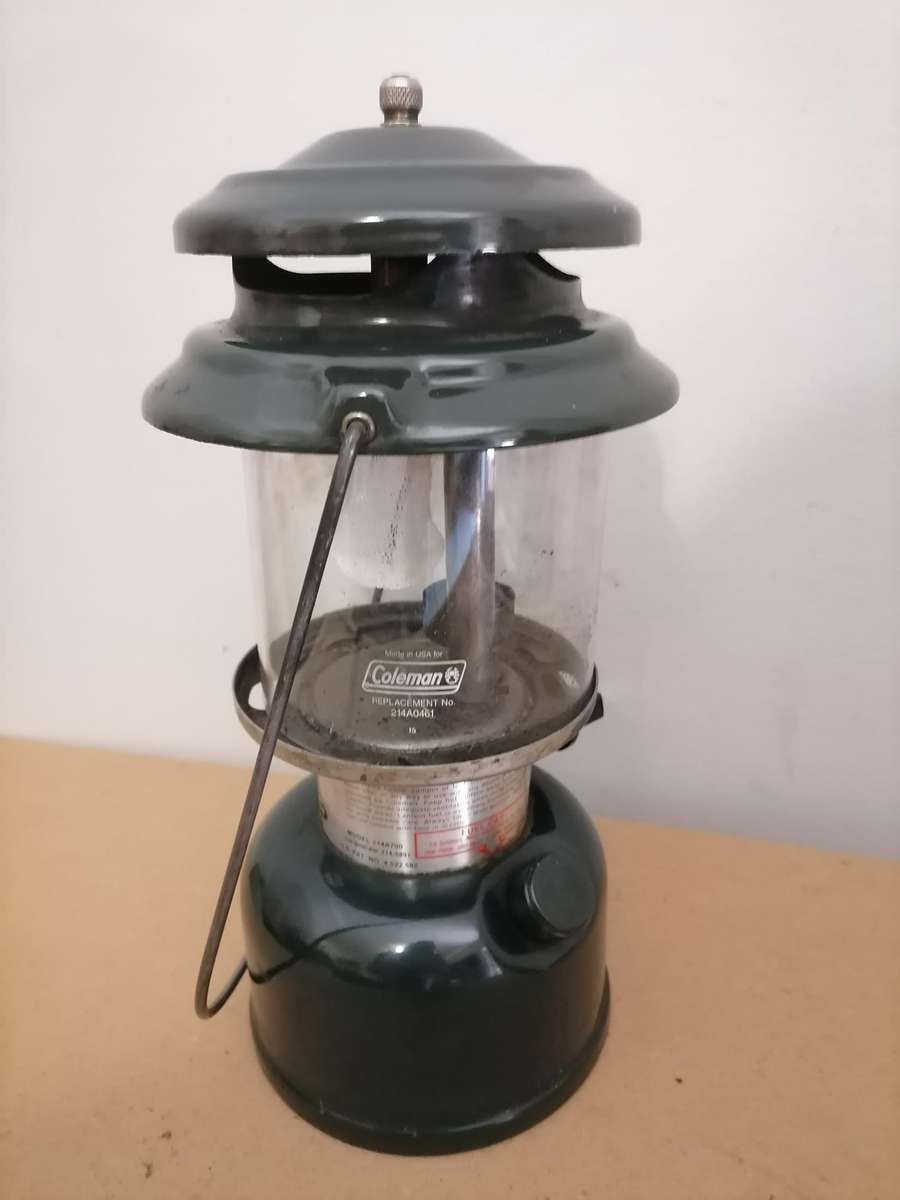 VINTAGE 1989 COLEMAN MODEL 214A700 KEROSENE LANTERN, ORIGINAL GLASS - MADE IN USA 0591 - WORKING