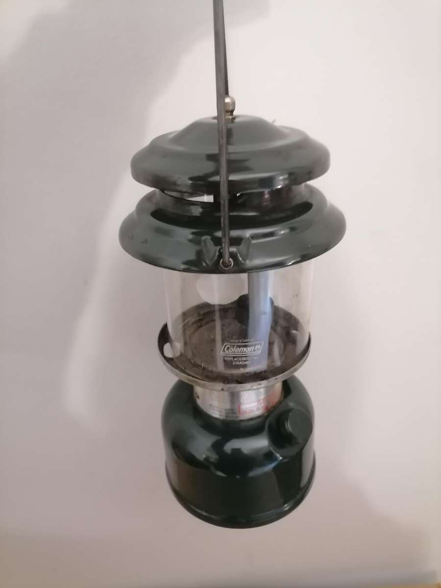 VINTAGE 1989 COLEMAN MODEL 214A700 KEROSENE LANTERN, ORIGINAL GLASS - MADE IN USA 0591 - WORKING
