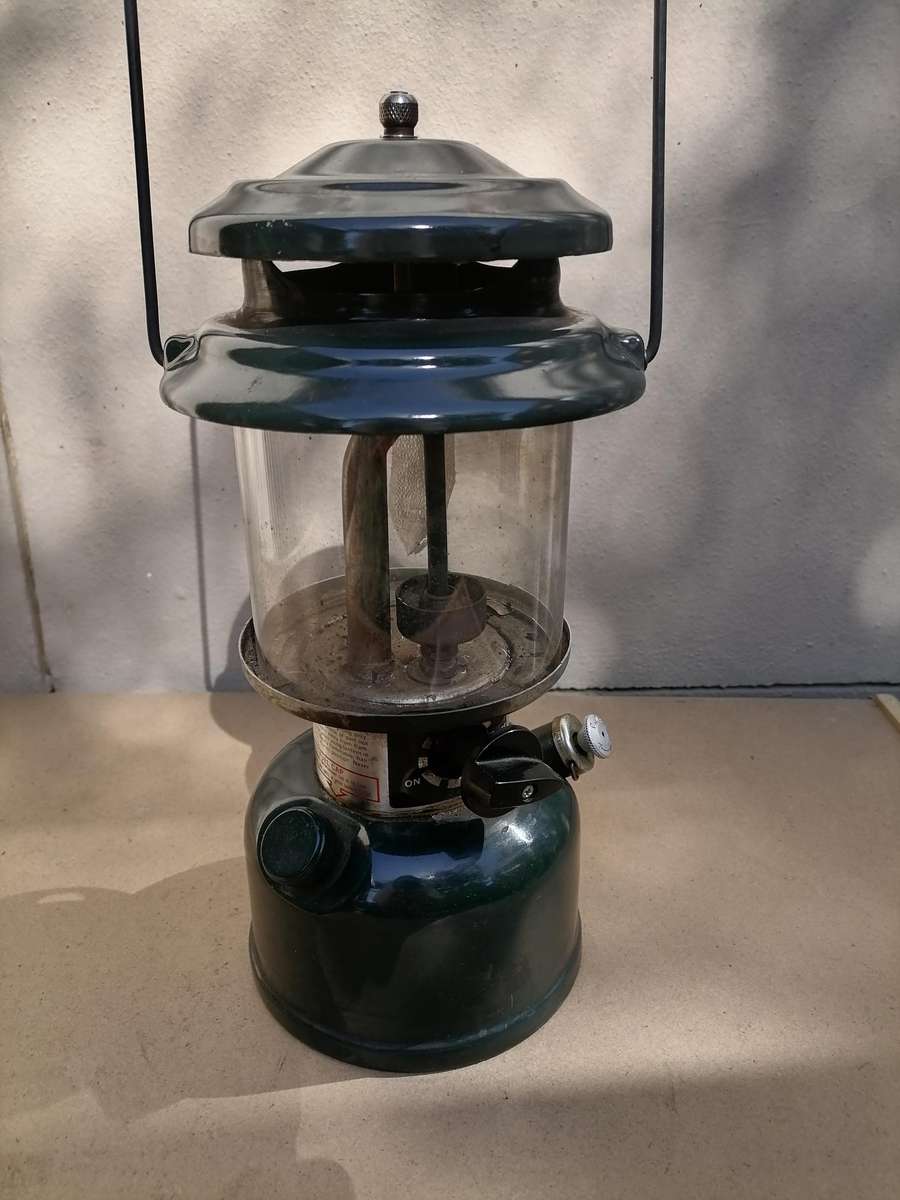 VINTAGE 1989 COLEMAN MODEL 214A700 KEROSENE LANTERN, ORIGINAL GLASS - MADE IN USA 0591 - WORKING