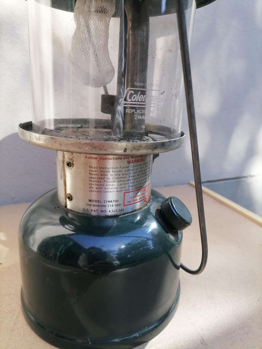 VINTAGE 1989 COLEMAN MODEL 214A700 KEROSENE LANTERN, ORIGINAL GLASS - MADE IN USA 0591 - WORKING