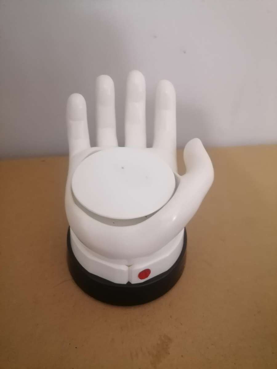 1986 - MOTORIZED TABLE BUTLER MOTORIZED HAND DRINK SERVER BY E & B GIFTWARE - 100% WORKING