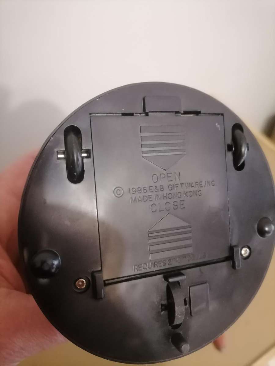 1986 - MOTORIZED TABLE BUTLER MOTORIZED HAND DRINK SERVER BY E & B GIFTWARE - 100% WORKING