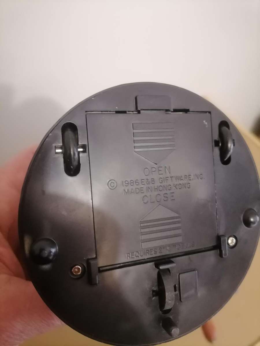 1986 - MOTORIZED TABLE BUTLER MOTORIZED HAND DRINK SERVER BY E & B GIFTWARE - 100% WORKING