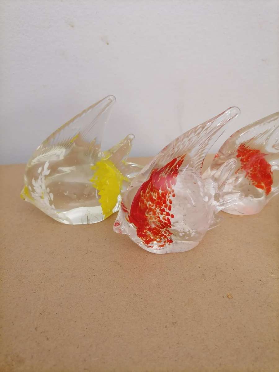 Murano Style Art Glass 2 Yellow 2 Red 1 Green White Hand Blown Angel Fish Paperweight 5pc