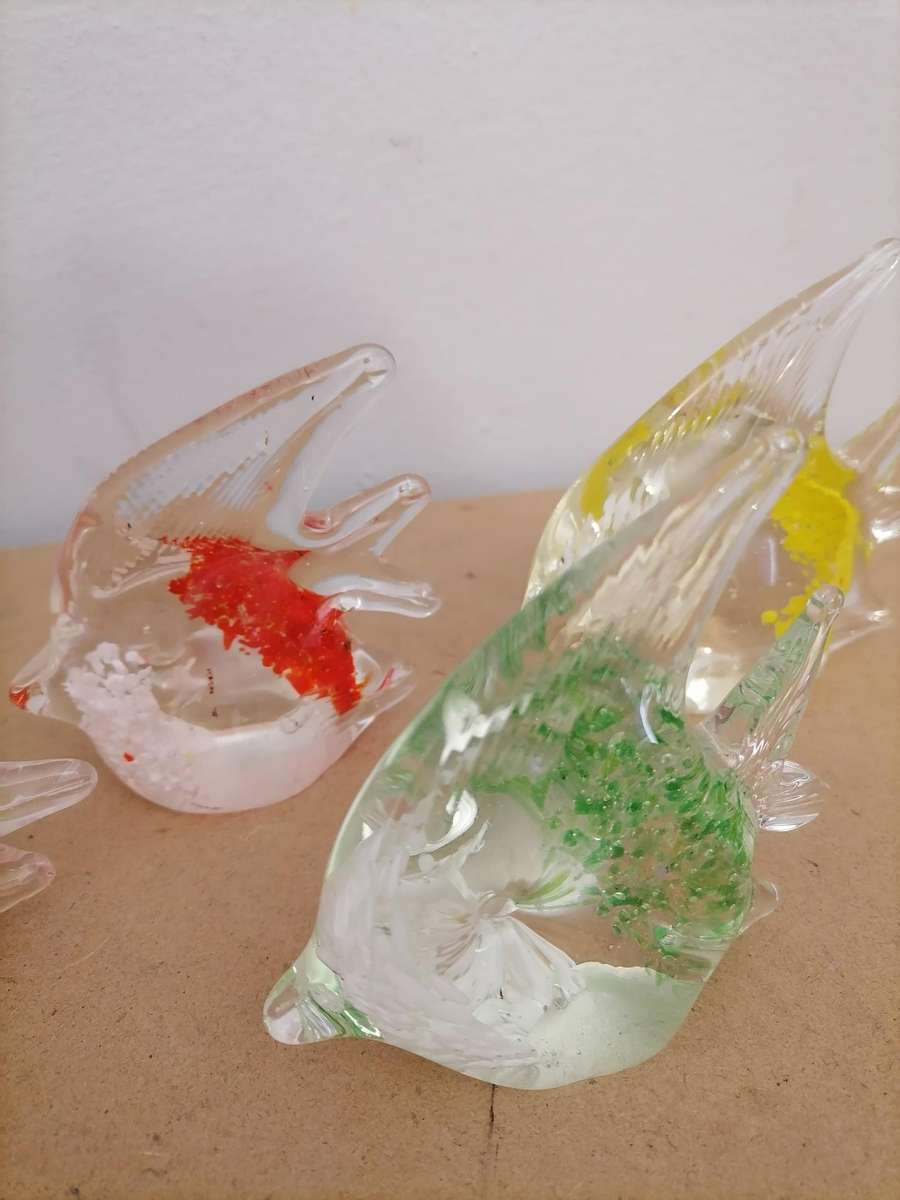 Murano Style Art Glass 2 Yellow 2 Red 1 Green White Hand Blown Angel Fish Paperweight 5pc