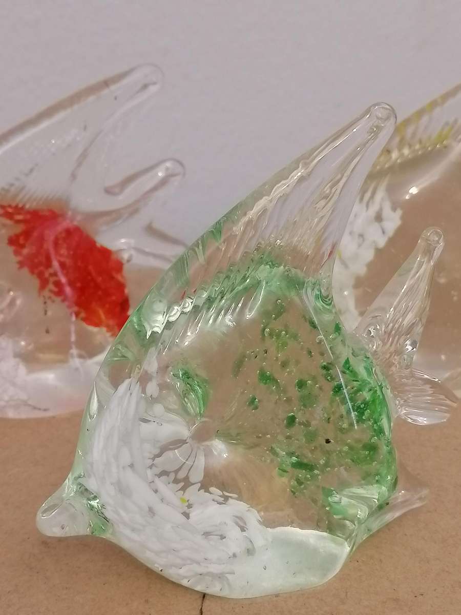 Murano Style Art Glass 2 Yellow 2 Red 1 Green White Hand Blown Angel Fish Paperweight 5pc