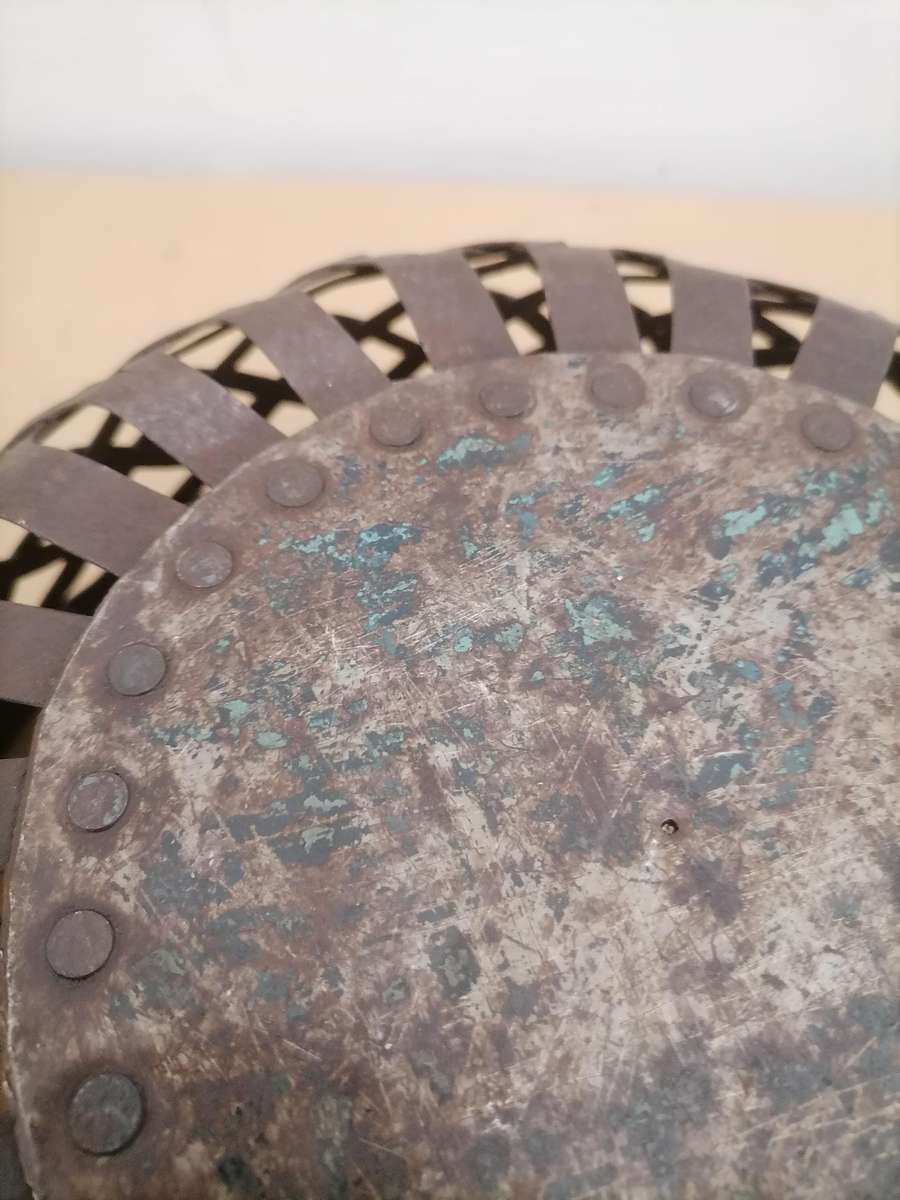 VINTAGE RARE OVAL SHAPE RUSTIC IRON FRUIT / VEGETABLE BASKET, KITCHENWARE