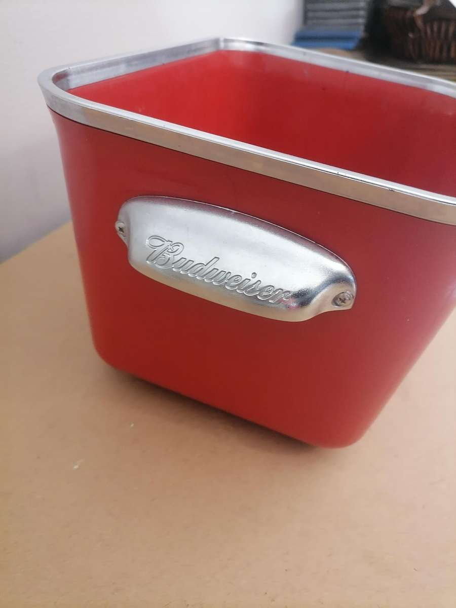 Vintage BUDWEISER Red & Chrome Hard Plastic Six Pack Cooler server